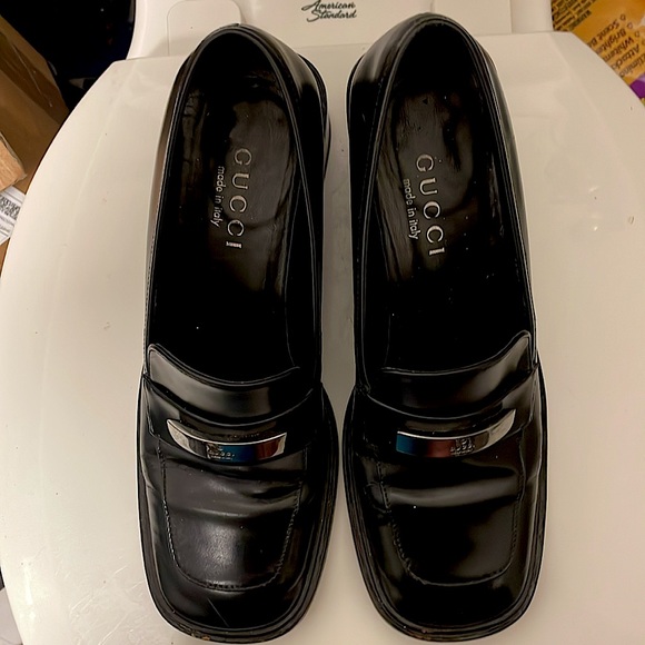 GUCCI VINTAGE BLACK GENUINE LEATHER LOAFERS WITH UNIQUE SILVER HARDWARE! - Picture 7 of 11